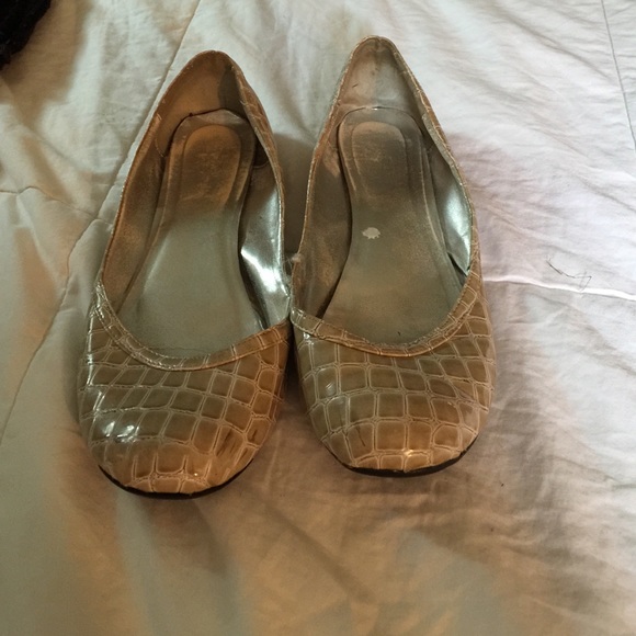 Flats - Picture 2 of 3