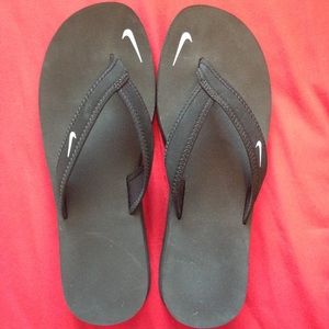 Nike flip flops size 9