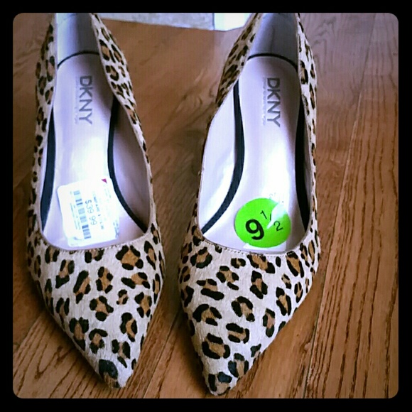 DKNY short leopard fur heels