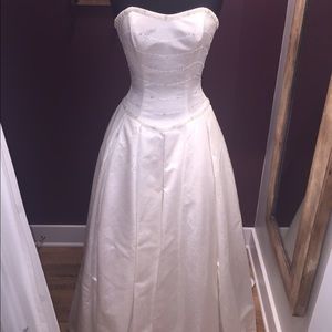 Ivory Wedding Dress size 8 NWT