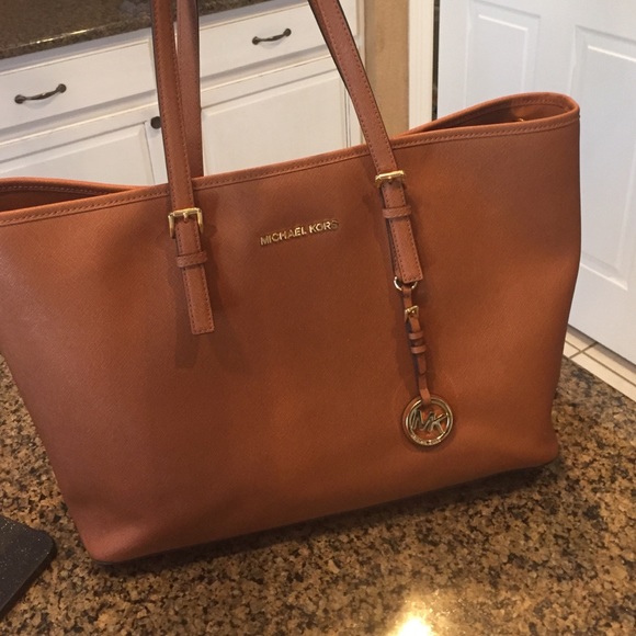 Michael Kors Handbags - Michael Kors Large Jet Set Saffiano Tote