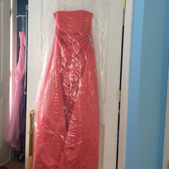 Dress - Picture 2 of 2