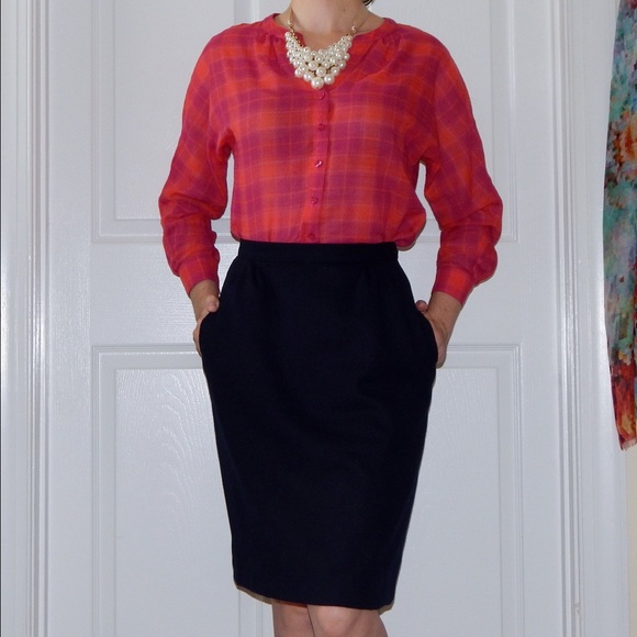 🎉HP 8/3🎉 Plaid LOFT Blouse