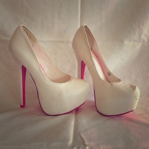 •Stiletto Platform•