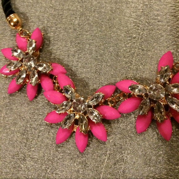 Half flower necklace