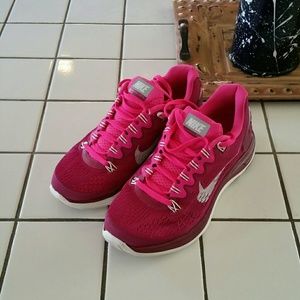 NIKE lunarglide tennis shoes.