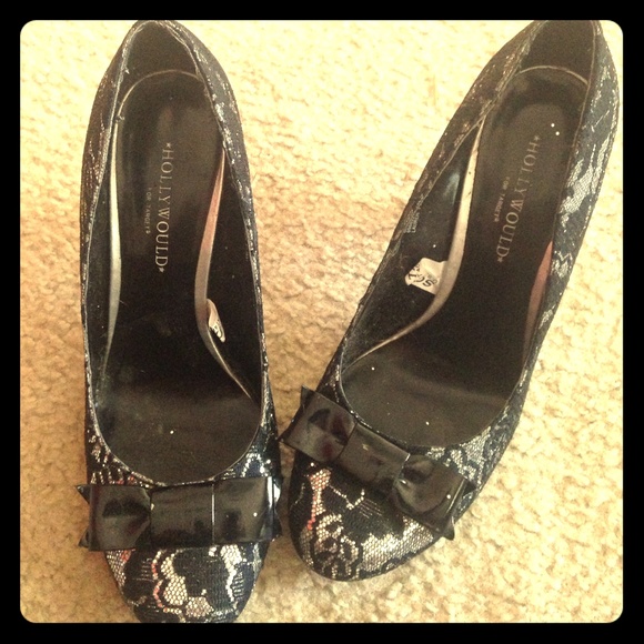 Lace Black and silver sparkly shoe!