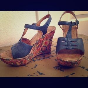 Leather wedges with floral printed wedge