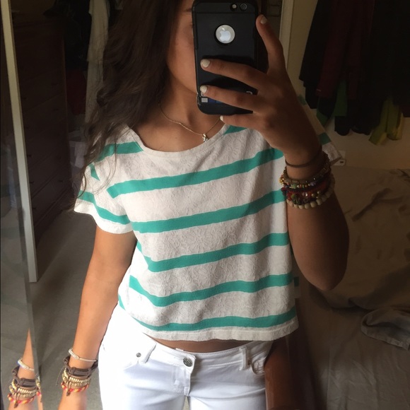 turquoise and off-white creme crop top!