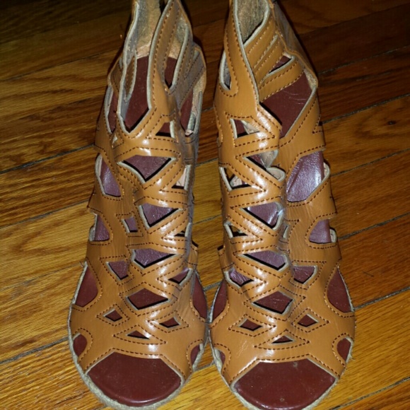 Brown caged sandal