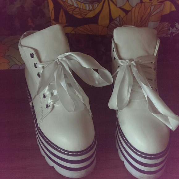 ladies platform sneakers