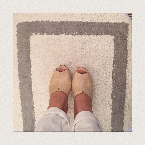 Stuart Weitzman Croc Embossed Mule - Picture 2 of 3