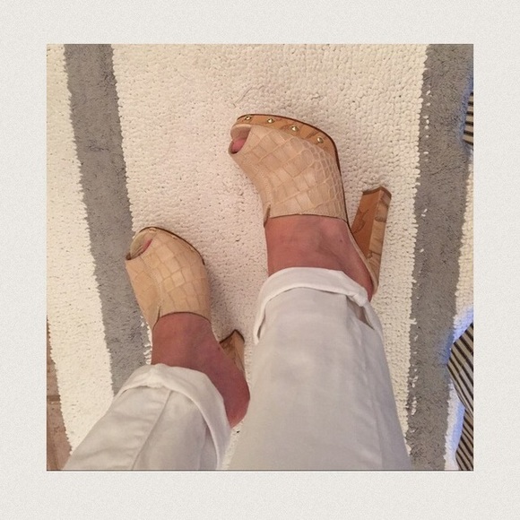 Stuart Weitzman Croc Embossed Mule - Picture 3 of 3