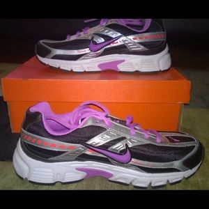 NEW Womens Nike Initiator