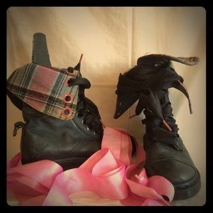 •12 eye Plaid Original Dr. Marten•