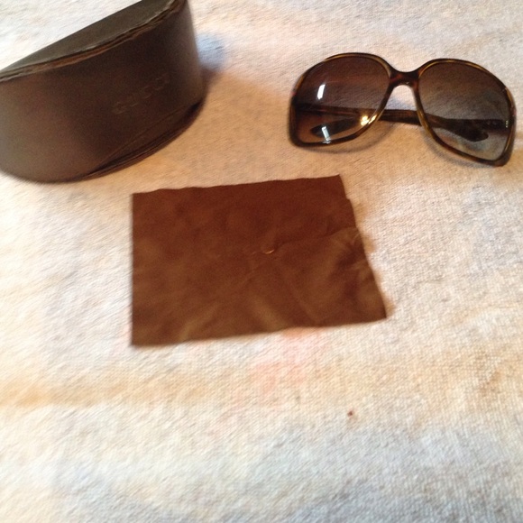 Gucci oversized sunglasses