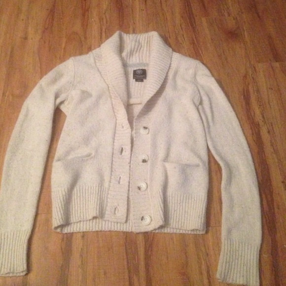 American Eagle Sweater.