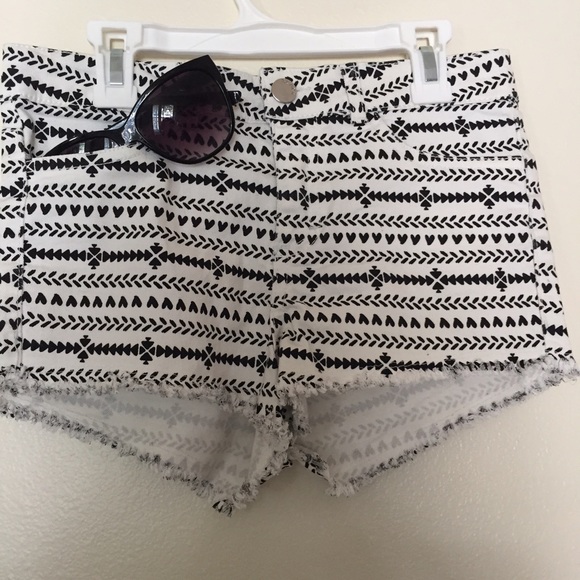 Patterned Shorts! - Picture 2 of 4
