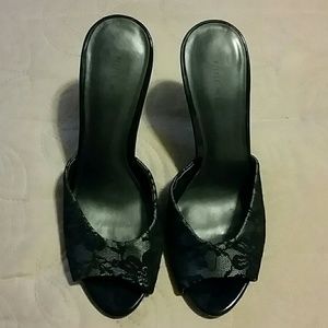 Nine West slip on sandal