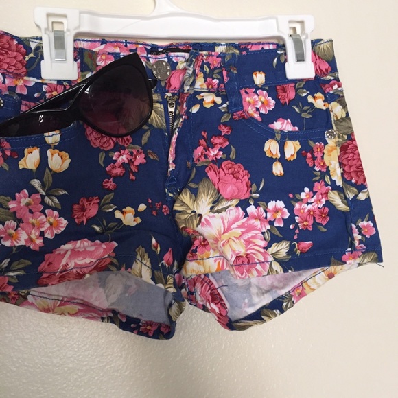 Patterned Shorts! - Picture 2 of 4