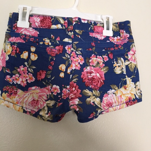 Patterned Shorts! - Picture 3 of 4