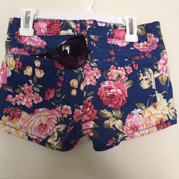 Patterned Shorts! - Picture 4 of 4