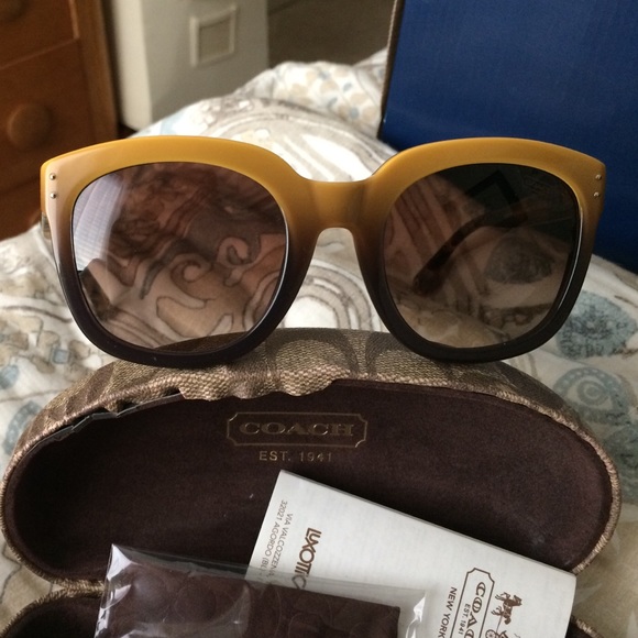 Coach sunglasses - Picture 2 of 2