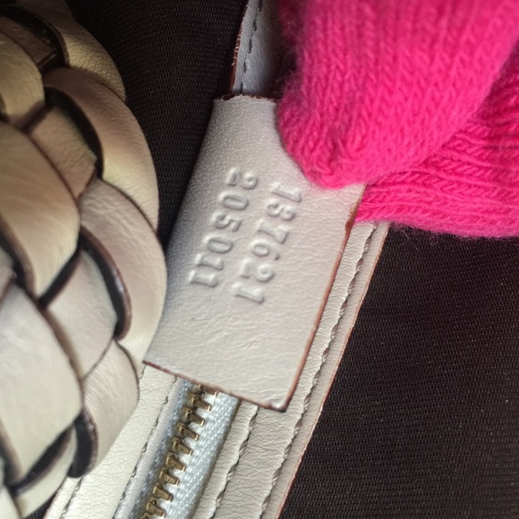 💰SOLD💰💯AUTHENTIC GUCCI LEATHER BAG - Picture 3 of 4