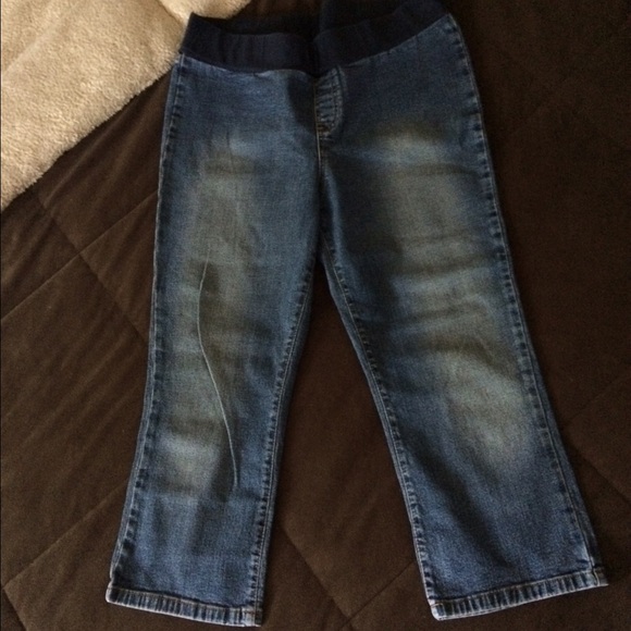 Maternity capris