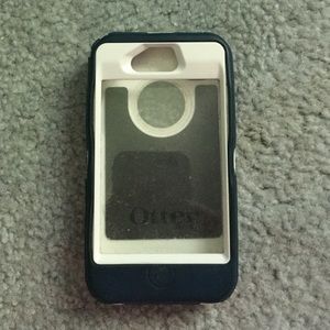 Blue and white OtterBox for iPhone 4/4s