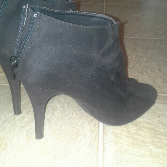 Black booties - Picture 2 of 4