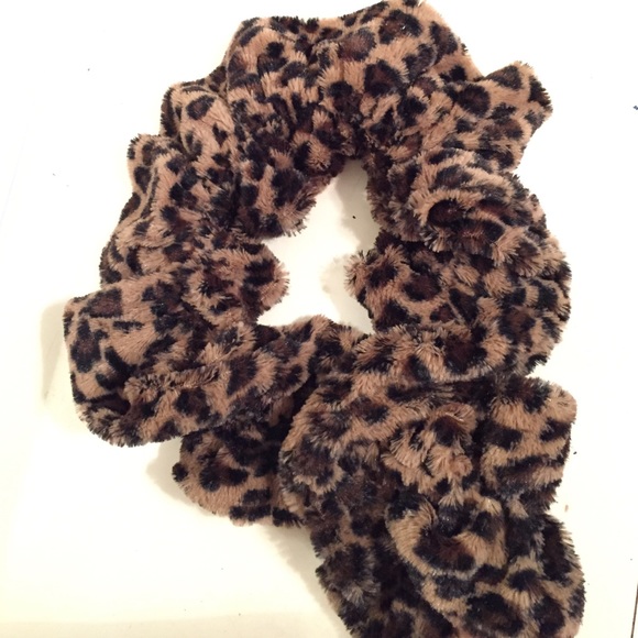 Charlotte Russe scarf - Picture 1 of 3