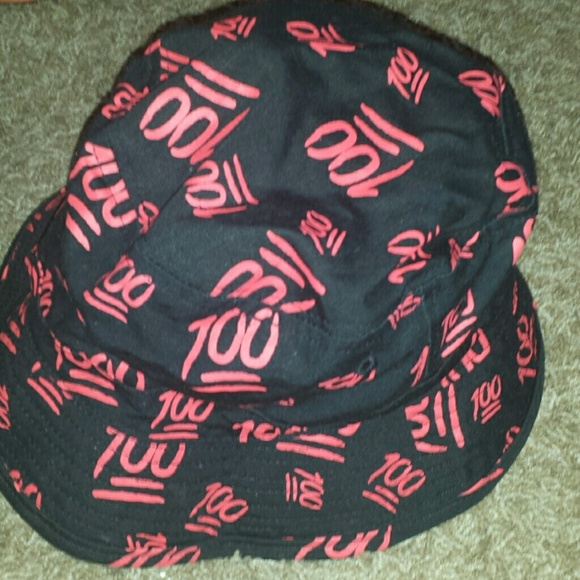 ?? bucket hat
