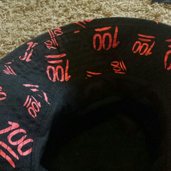 ?? bucket hat - Picture 2 of 2