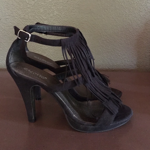 Black Ruffle Heels - Picture 2 of 3