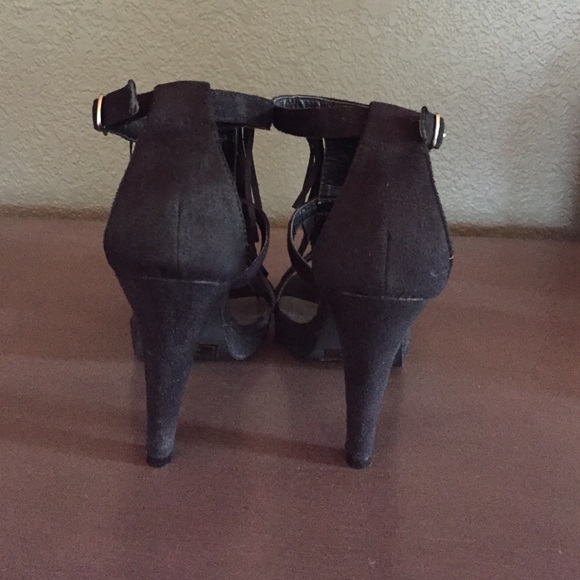 Black Ruffle Heels - Picture 3 of 3