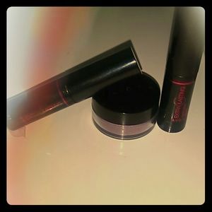 2 extra lasting eye shadows w/ loose eye powder.