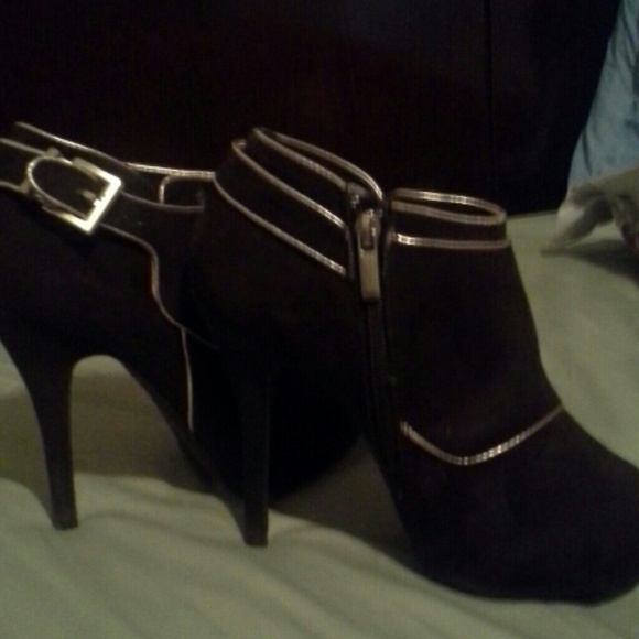 Brown booties - Picture 3 of 4