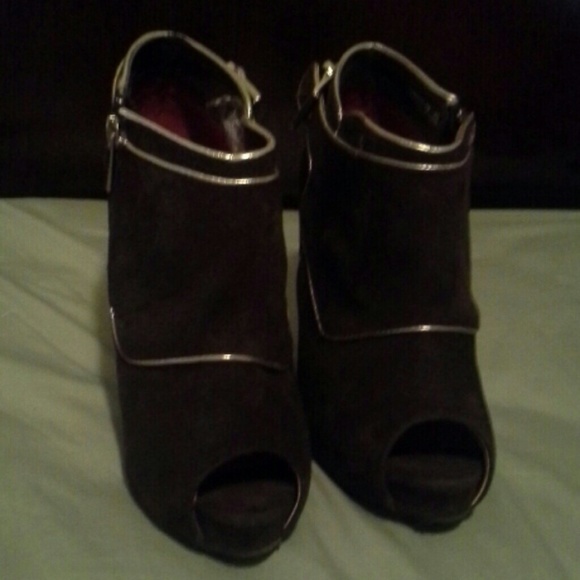 Brown booties - Picture 4 of 4