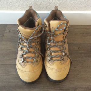 Columbia hiking boots size 7.5