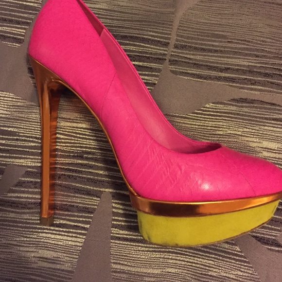 B Brian Atwood Fontanne Pump - Picture 2 of 3
