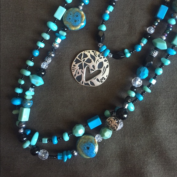 Three piece necklace.