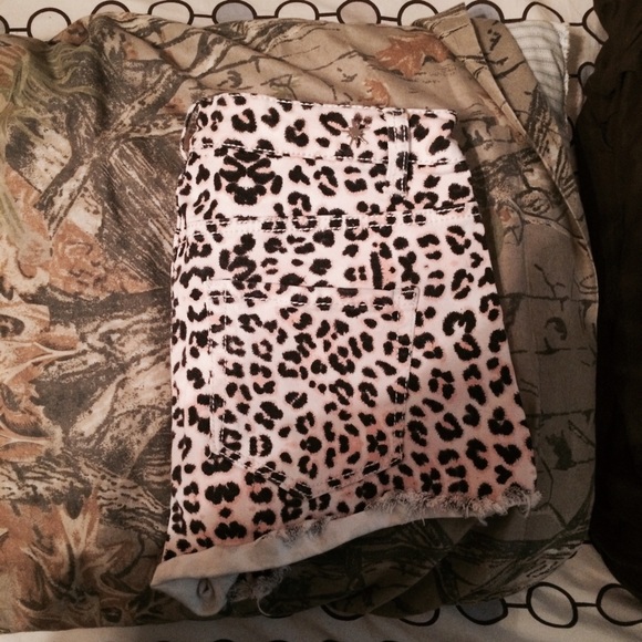 Animal print shorts - Picture 2 of 3