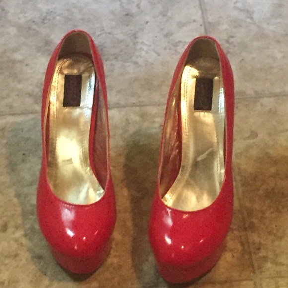 Red Yoki pump - Picture 2 of 4