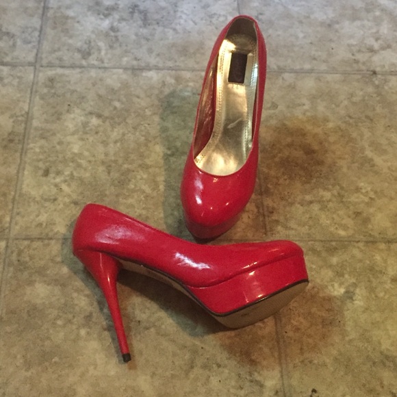 Red Yoki pump - Picture 3 of 4