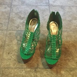 Green strapping heel
