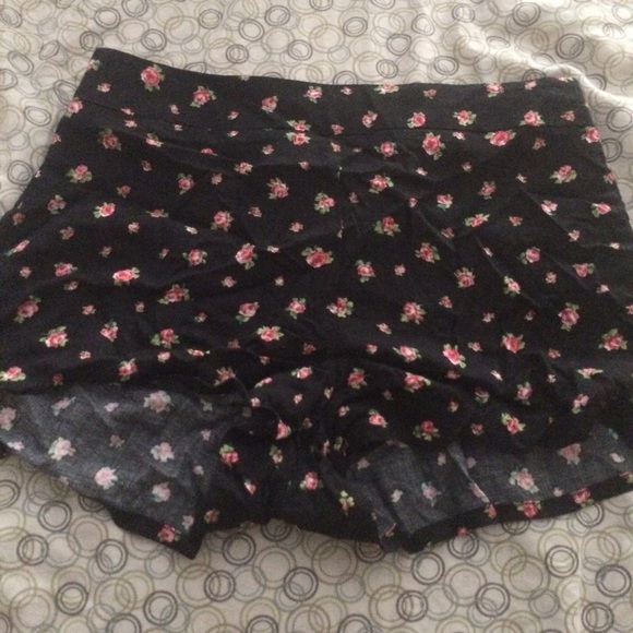 Shorts - Picture 1 of 2