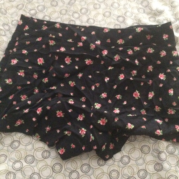 Shorts - Picture 2 of 2