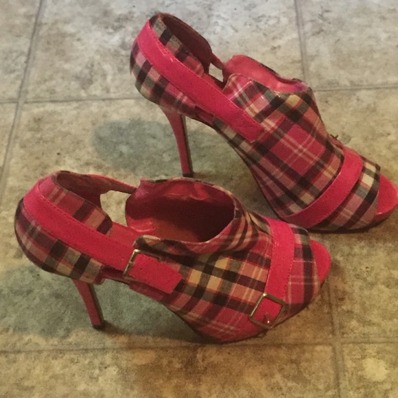 Plaid pink shoes