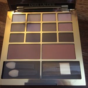 Estée Lauder blush and eye shadow set